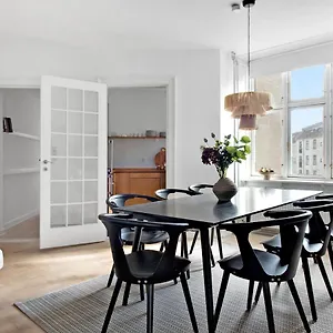 Sanders Stage - Endearing Three-bedroom Near Nyhavn Apartment